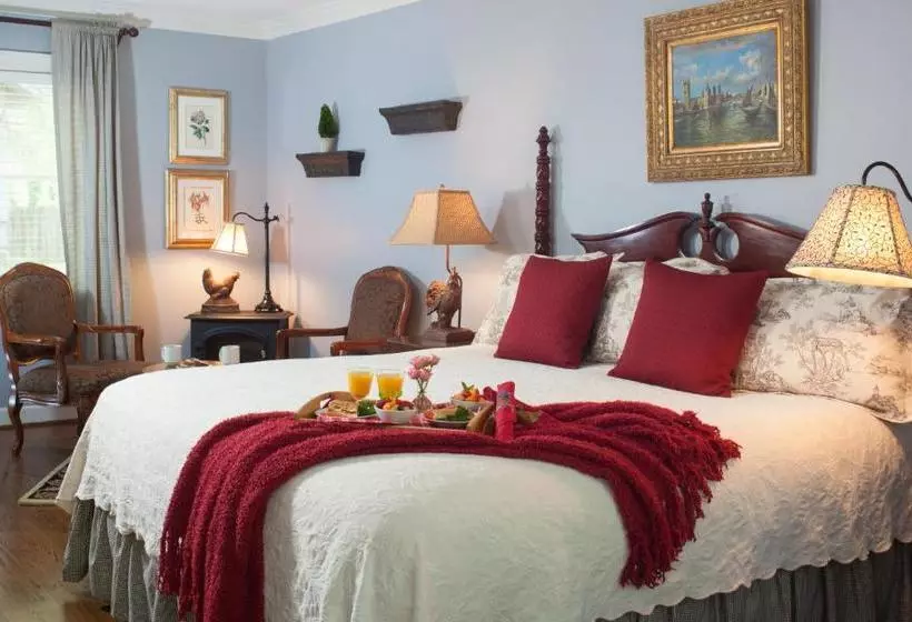 Chanticleer Inn Bed & Breakfast
