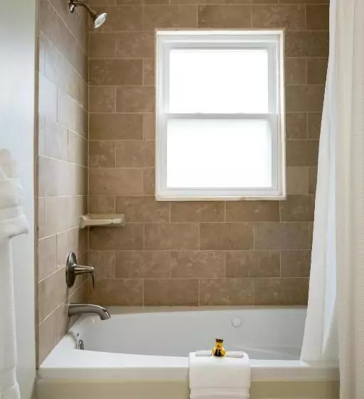 Chanticleer Inn Bed & Breakfast