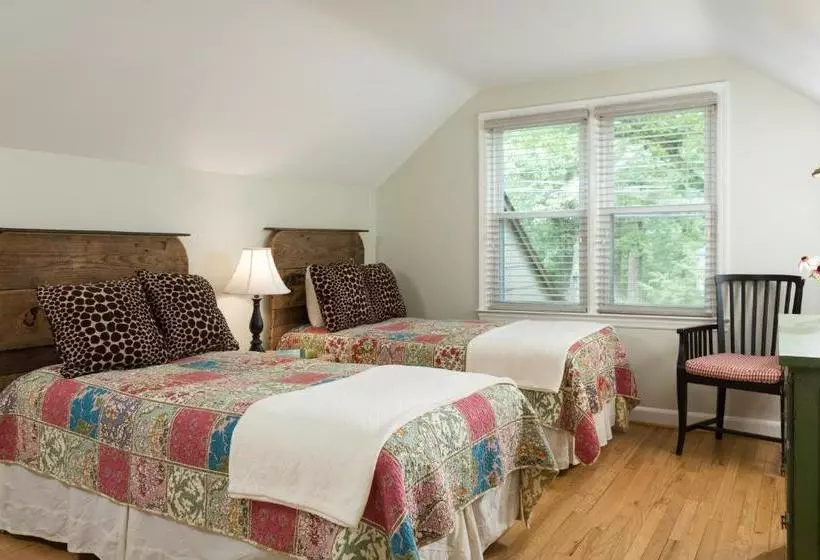 Chanticleer Inn Bed & Breakfast