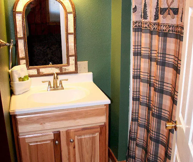 Timber Creek Chalets: 7 2 Bedroom Cabin