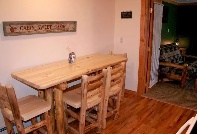 Timber Creek Chalets: 7 2 Bedroom Cabin