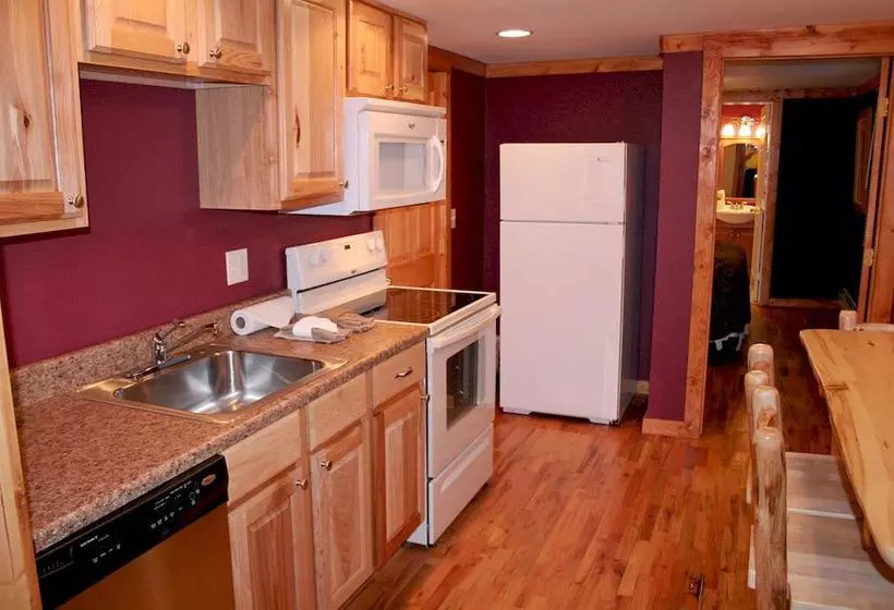 Timber Creek Chalets: 7 2 Bedroom Cabin