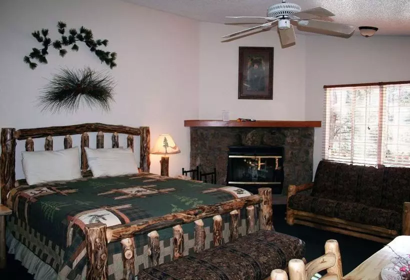 Timber Creek Chalets: 7 2 Bedroom Cabin