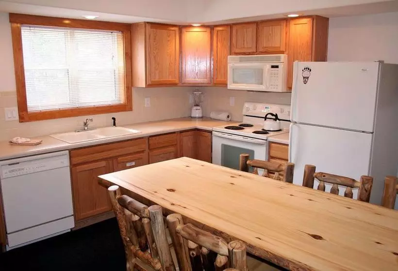 Timber Creek Chalets: 7 2 Bedroom Cabin
