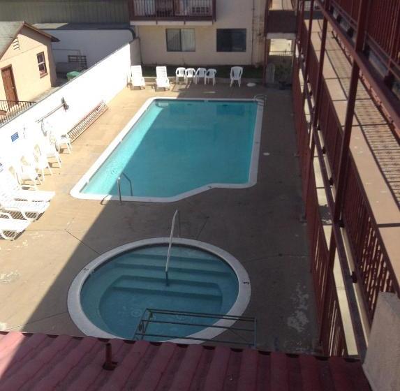 فندق Budget Inn Santa Ana