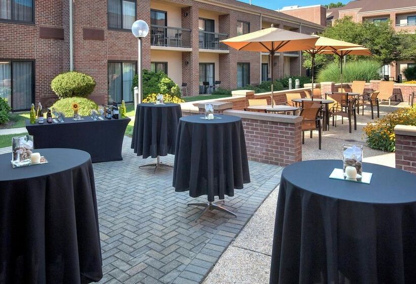 هتل Courtyard By Marriott Boston Norwood/canton