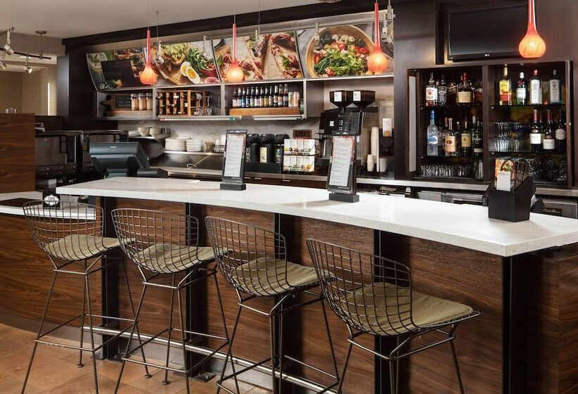 هتل Courtyard Indianapolis At The Capitol