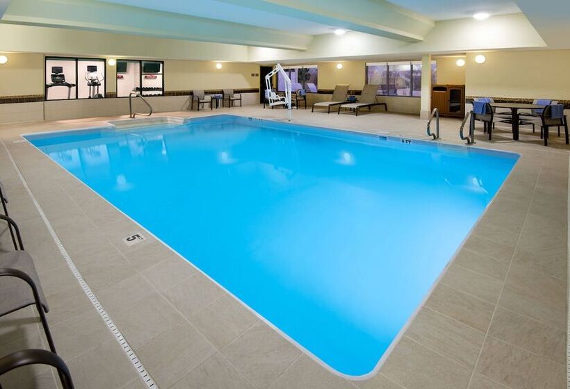 هتل Courtyard Indianapolis At The Capitol