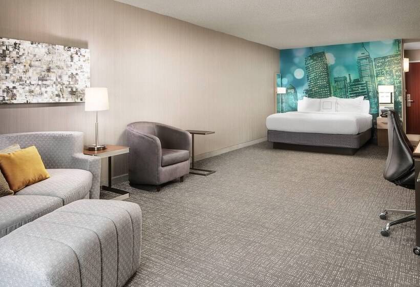 هتل Courtyard Indianapolis At The Capitol