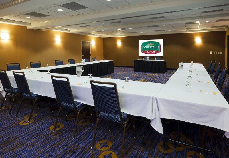 هتل Courtyard Indianapolis At The Capitol