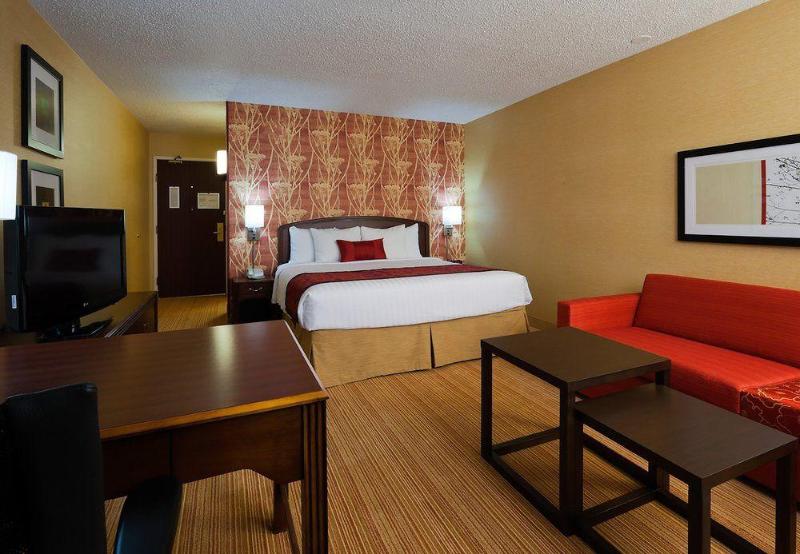 هتل Courtyard Indianapolis At The Capitol