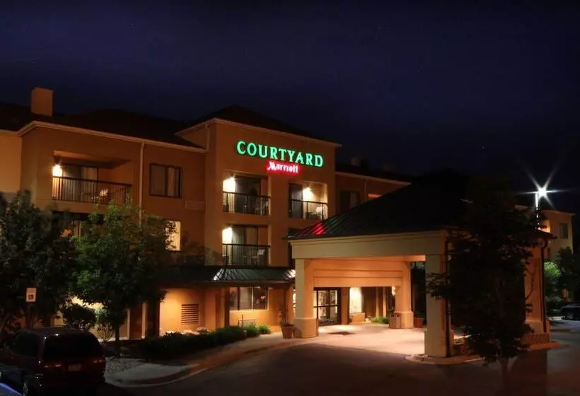 ホテル Courtyard By Marriott Flint Grand Blanc