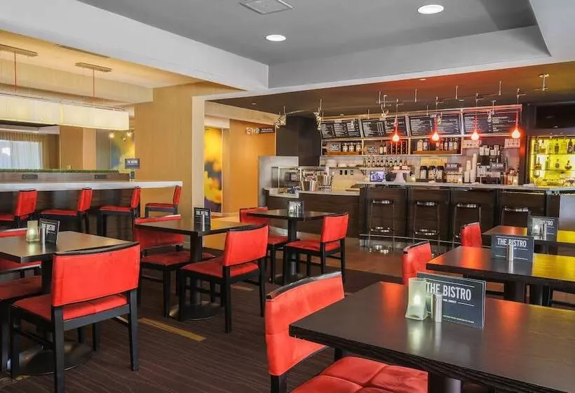 ホテル Courtyard By Marriott Flint Grand Blanc