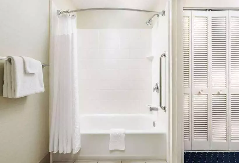 ホテル Courtyard By Marriott Flint Grand Blanc