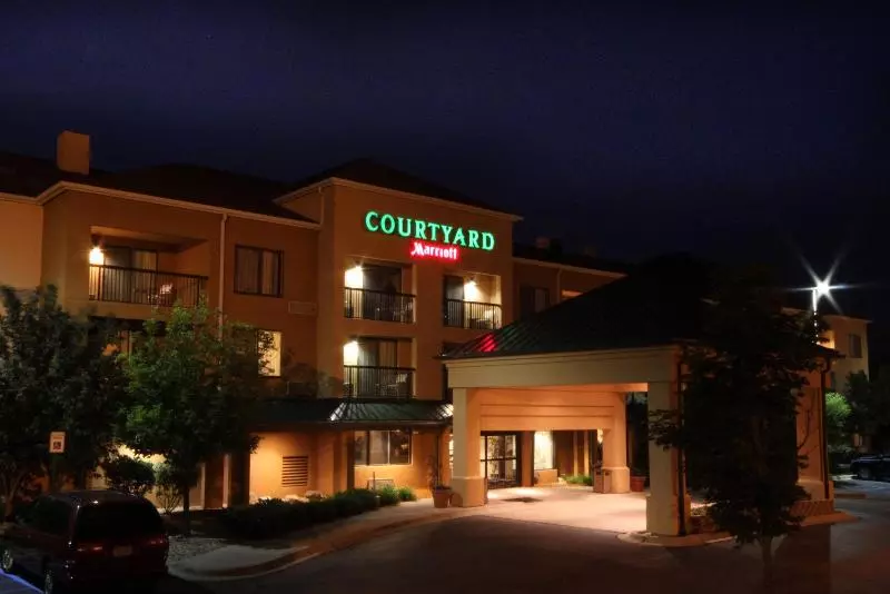 ホテル Courtyard By Marriott Flint Grand Blanc
