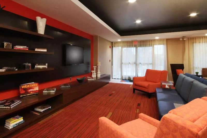 ホテル Courtyard By Marriott Flint Grand Blanc