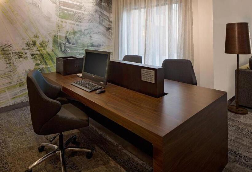 هتل Courtyard Houston Westchase