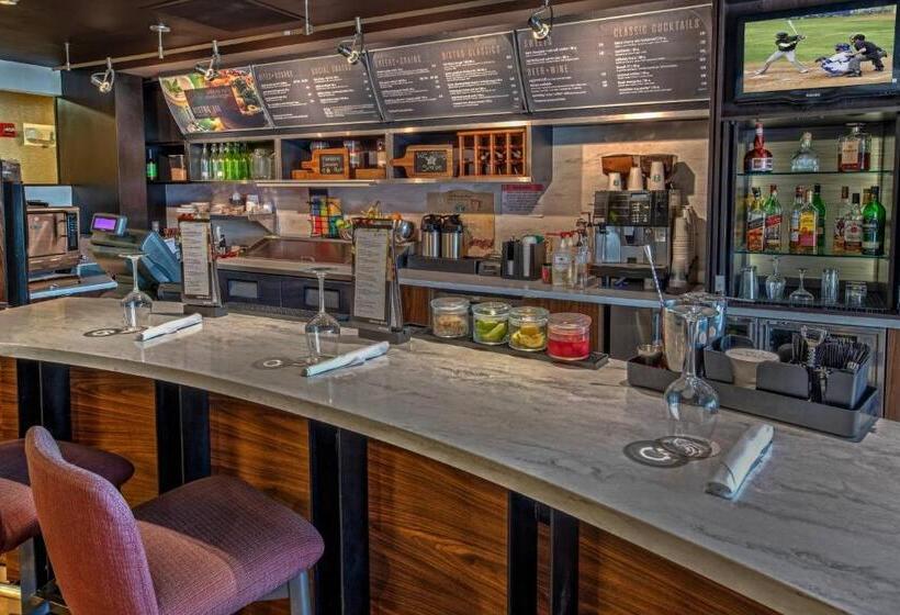 فندق Courtyard Memphis Germantown