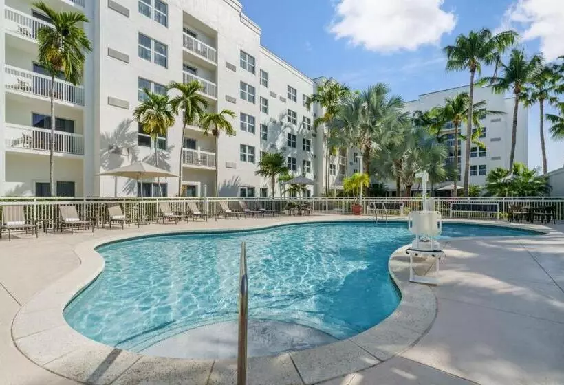 فندق Courtyard By Marriott Miami Aventura Mall