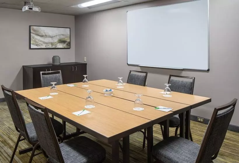 בית מלון כפרי Courtyard By Marriott Orlando Airport