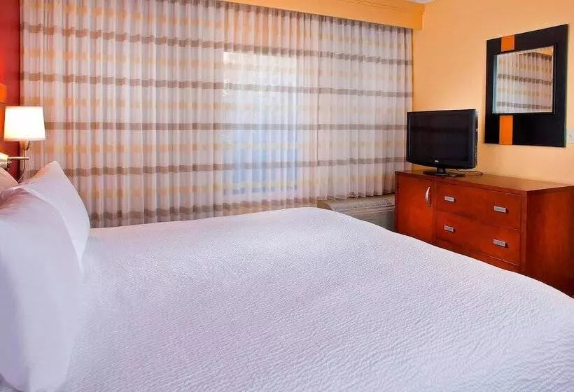 בית מלון כפרי Courtyard By Marriott Orlando Airport