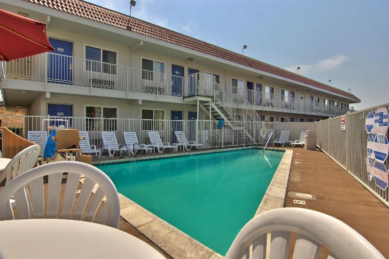 فندق Crossroads Inn   Downtown Sacramento