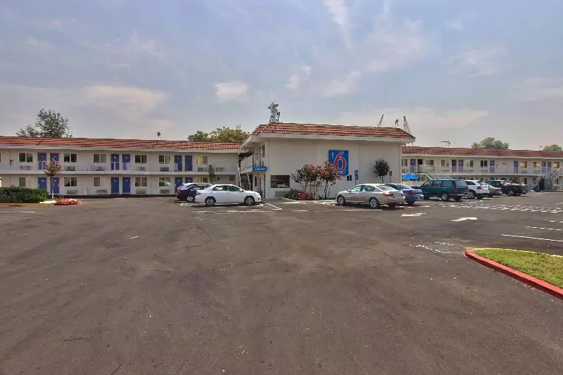 Отель Crossroads Inn   Downtown Sacramento