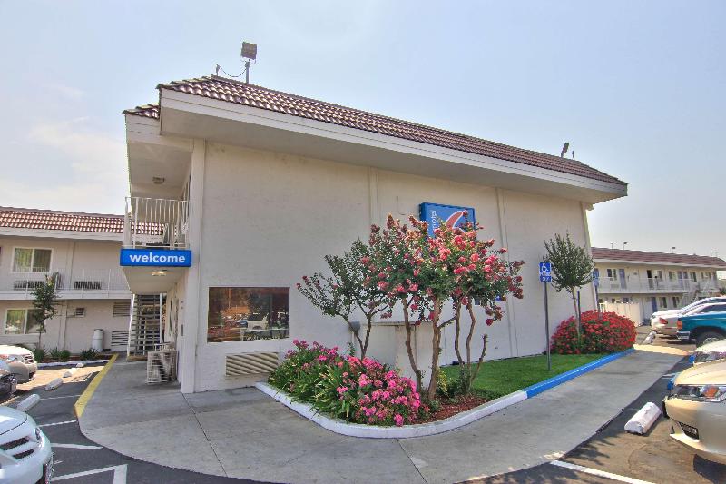 فندق Crossroads Inn   Downtown Sacramento