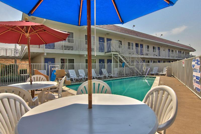 فندق Crossroads Inn   Downtown Sacramento