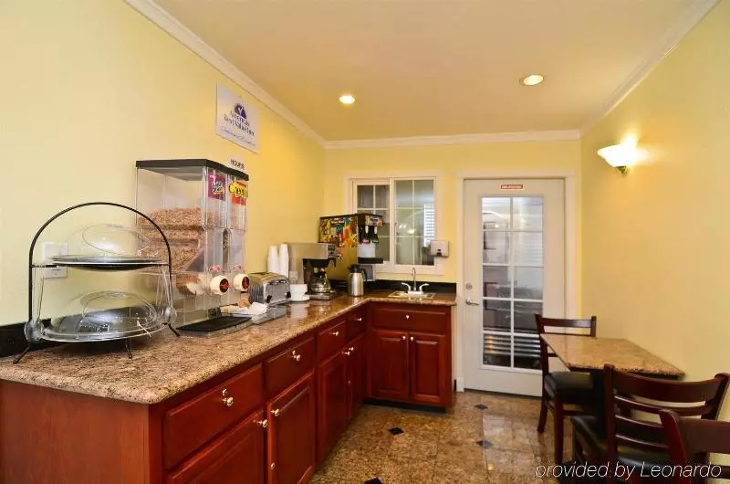 Отель Crossroads Inn   Downtown Sacramento