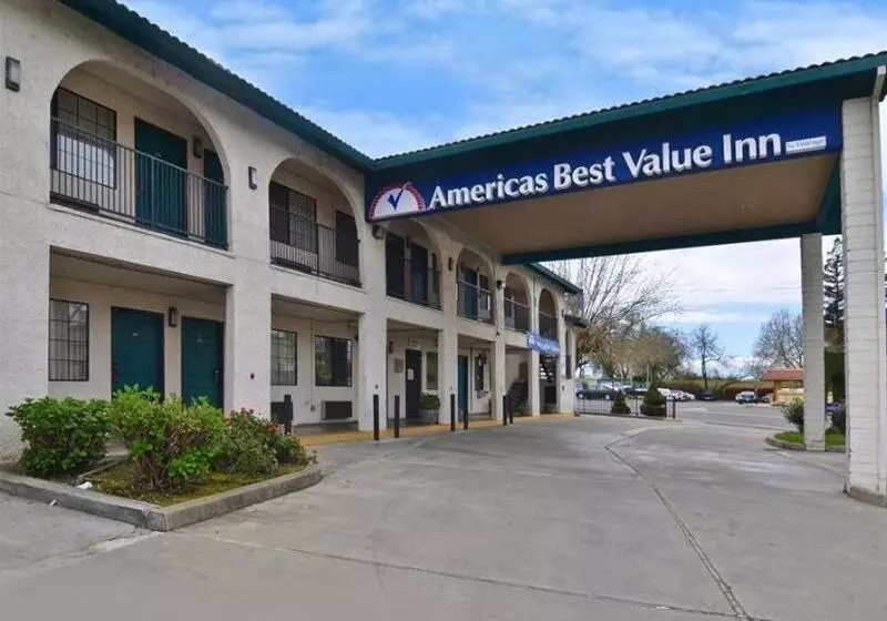 Отель Crossroads Inn   Downtown Sacramento