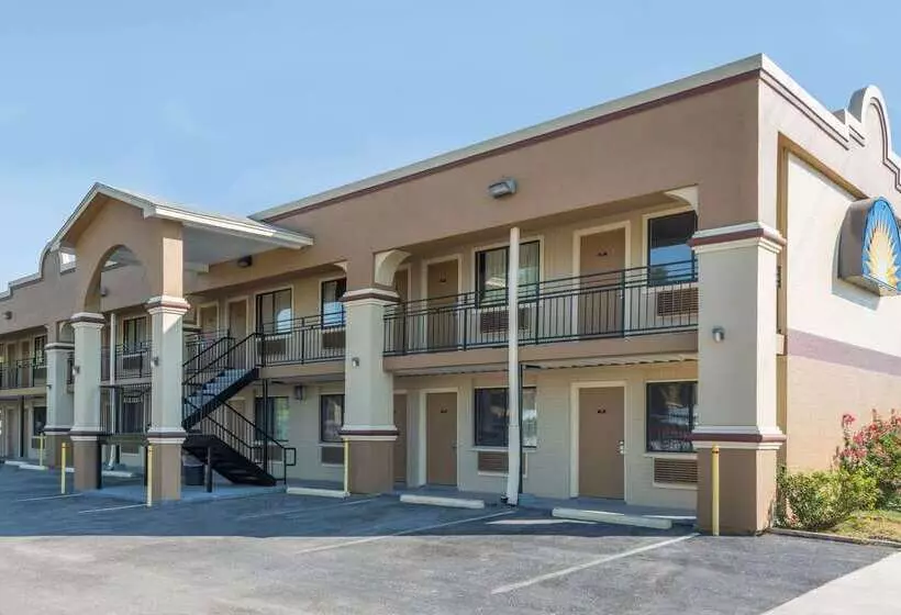 호텔 Days Inn By Wyndham San Marcos