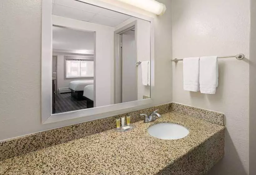 Hotel Days Inn By Wyndham Tonawanda/buffalo