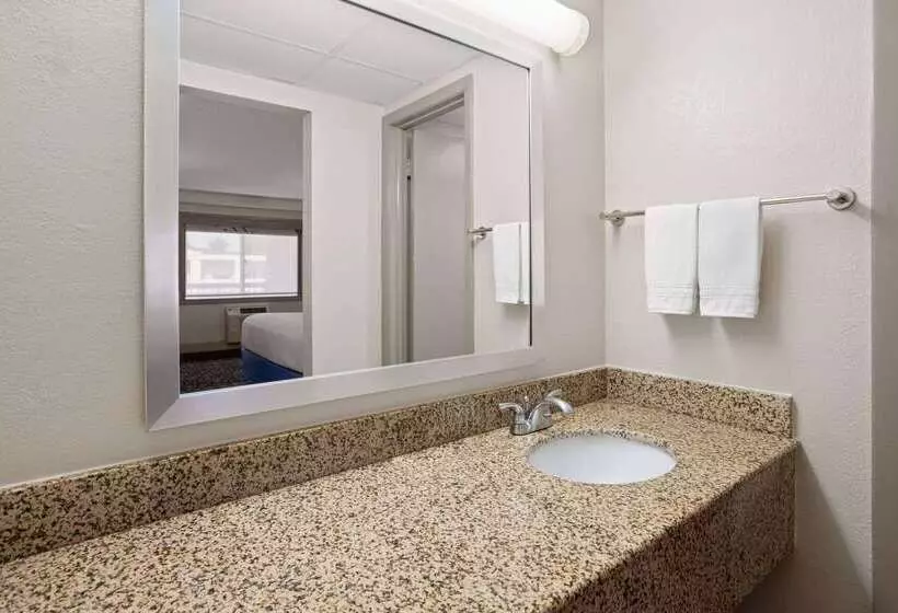 Hotel Days Inn By Wyndham Tonawanda/buffalo