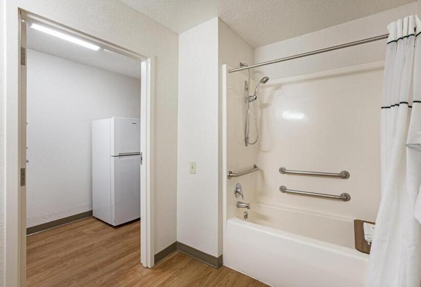 בית מלון כפרי Hometowne Studios By Red Roof Detroit   Livonia