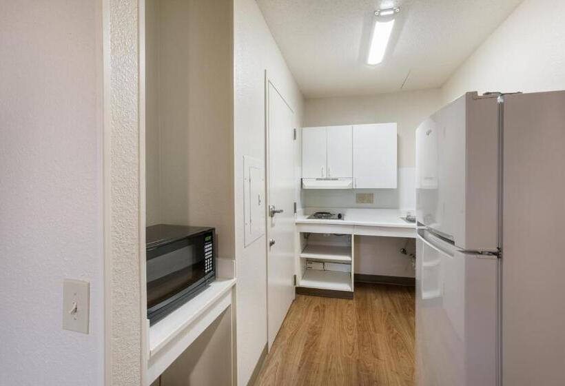 בית מלון כפרי Hometowne Studios By Red Roof Detroit   Livonia