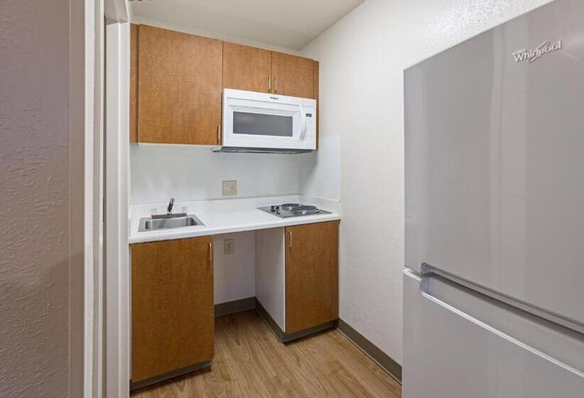 בית מלון כפרי Hometowne Studios By Red Roof Detroit   Livonia