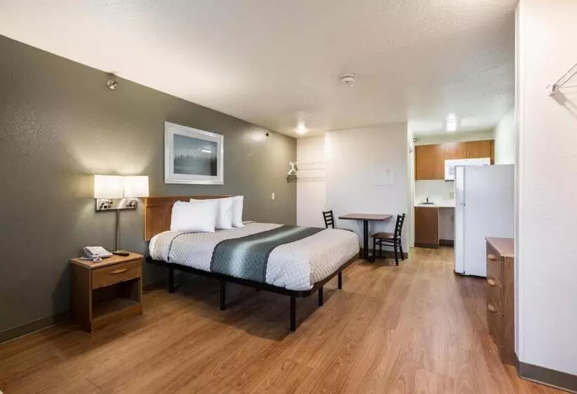 ホテル Hometowne Studios By Red Roof Detroit Livonia