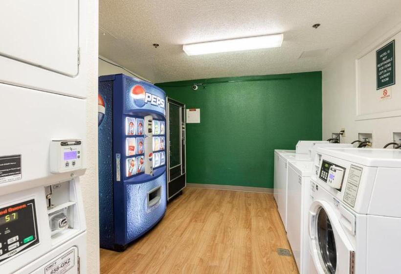 בית מלון כפרי Hometowne Studios By Red Roof Detroit   Livonia