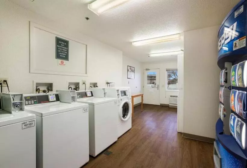 ホテル Hometowne Studios By Red Roof Detroit Livonia