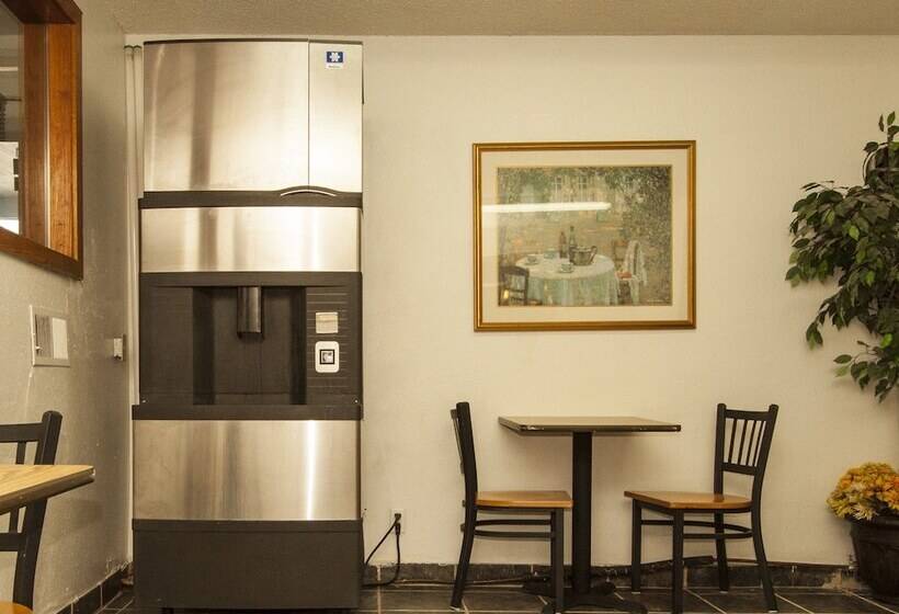 فندق Oak Grove Inn