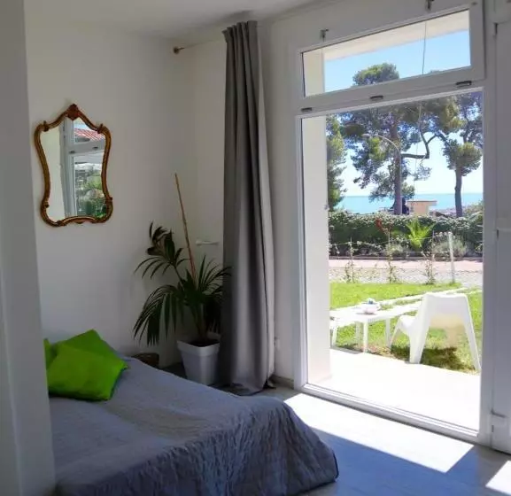 Aamiaismajoitus (B&B) Villa Tropical