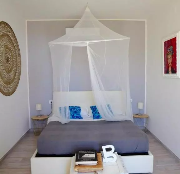 Aamiaismajoitus (B&B) Villa Tropical