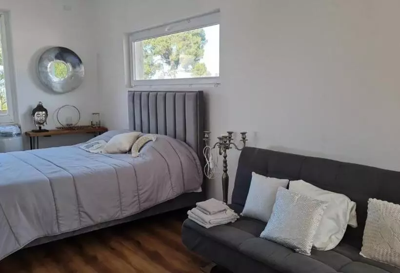 Aamiaismajoitus (B&B) Villa Tropical