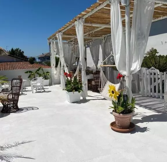 Aamiaismajoitus (B&B) Villa Tropical