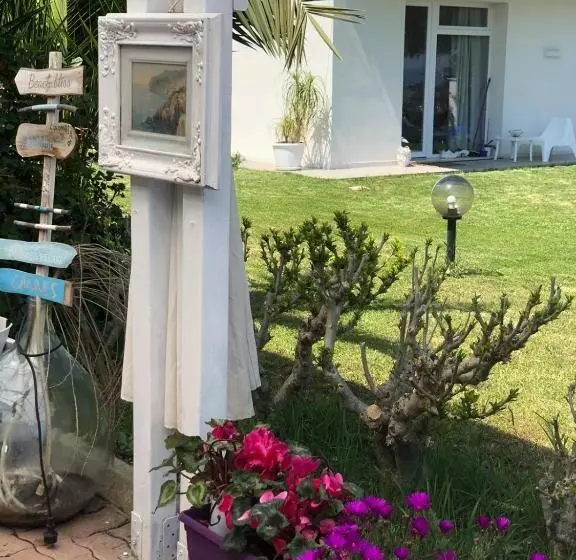 Aamiaismajoitus (B&B) Villa Tropical