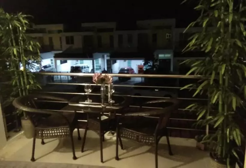 مسافرخانه Co. Living Suite