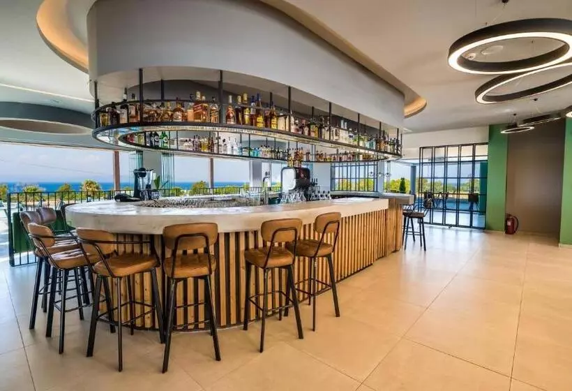 ホテル Harmony Crest Resort & Spa Adults Only