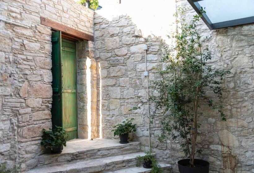 בית מלון כפרי Oinou Strata   Adults Only