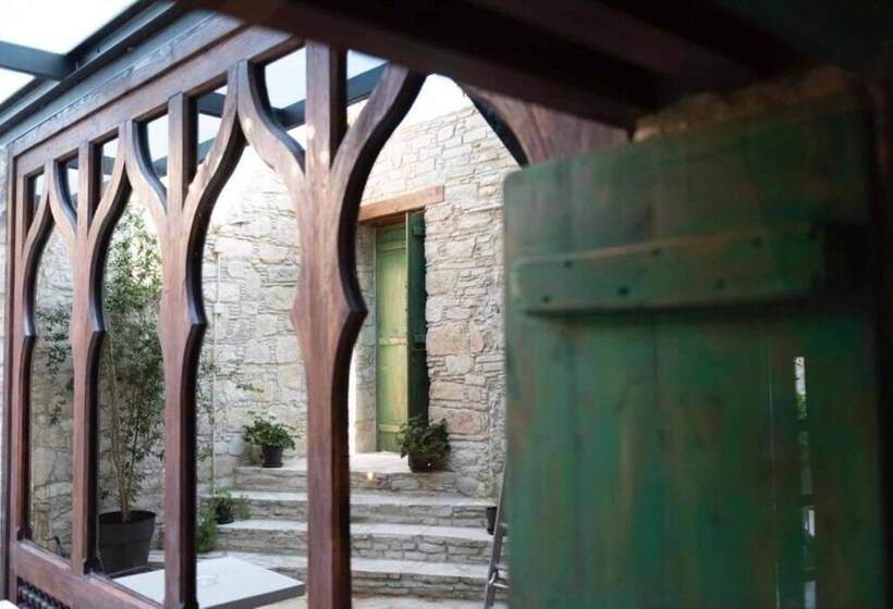 בית מלון כפרי Oinou Strata   Adults Only